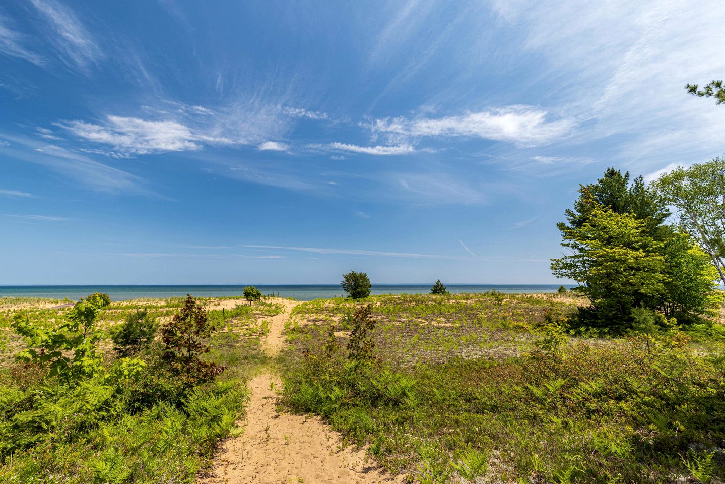 Create Lasting Memories: Lakeside Family Getaway in the Heart of Paradise, Michigan