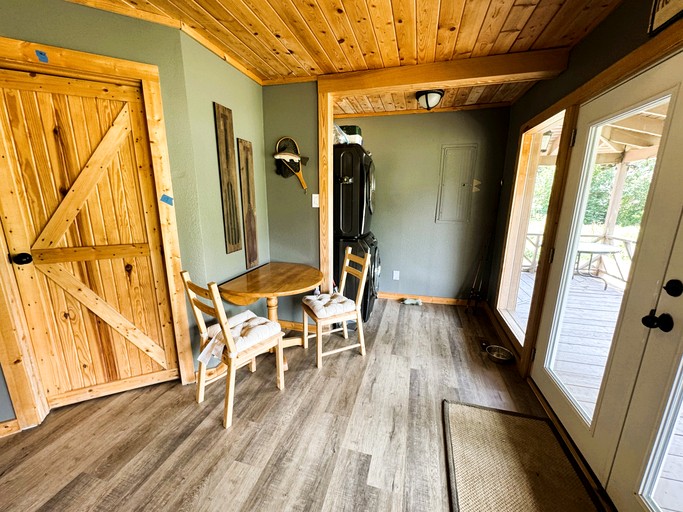 Cabins (United States of America, Guion, Arkansas)