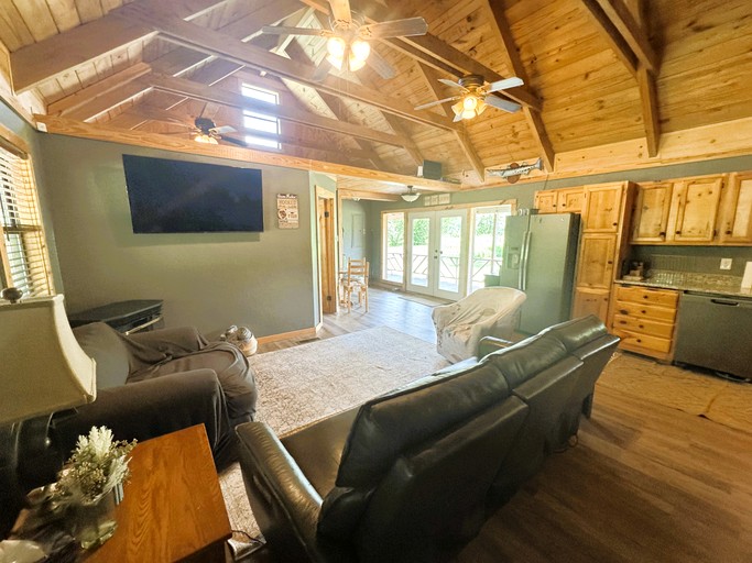 Cabins (United States of America, Guion, Arkansas)