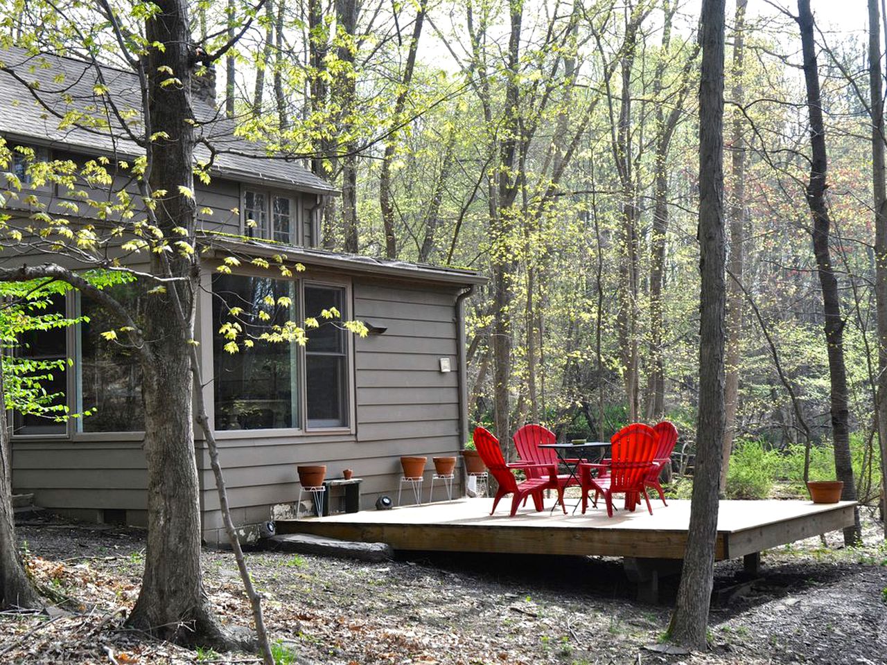 Idyllic Getaway Cottage in the Woods near Woodstock, New York