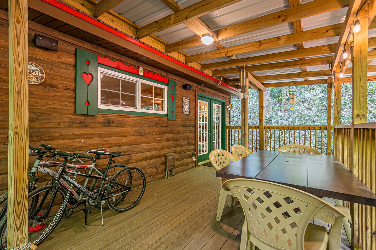 Creekfront Cabin Amazing for Families in Helen, Georgia