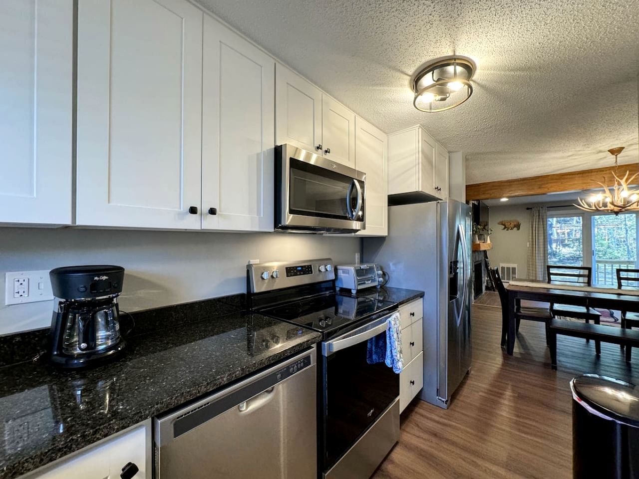 Creekfront Cozy Cottage with Games in North Conway, New Hampshire