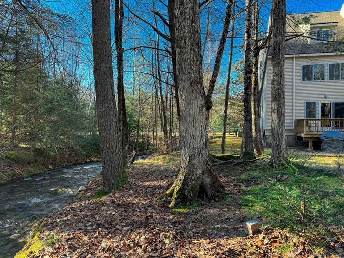 Creekfront Cozy Cottage with Games in North Conway, New Hampshire
