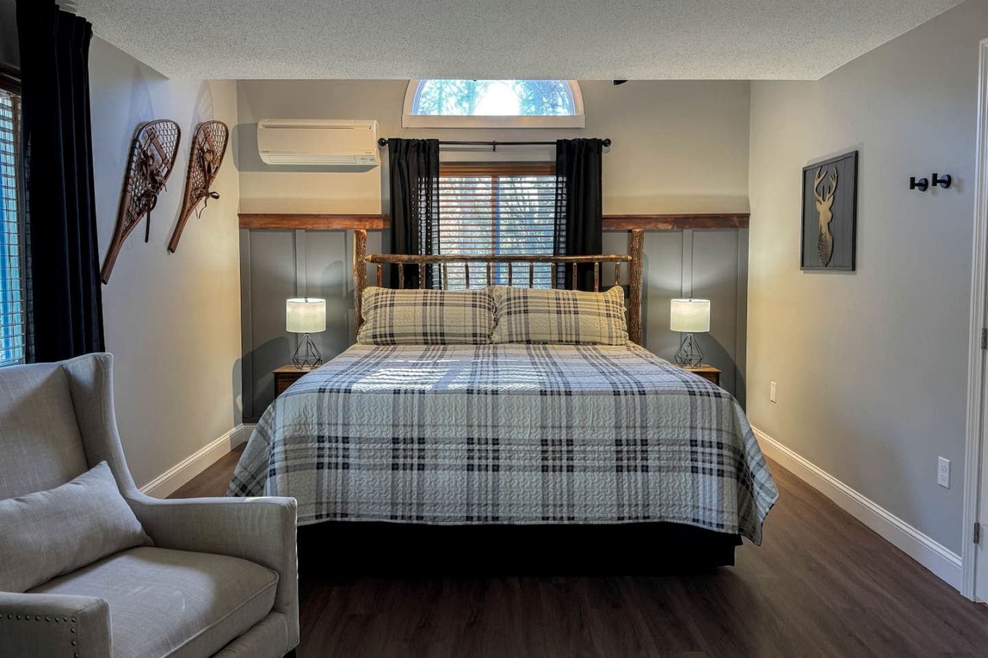 Creekfront Cozy Cottage with Games in North Conway, New Hampshire