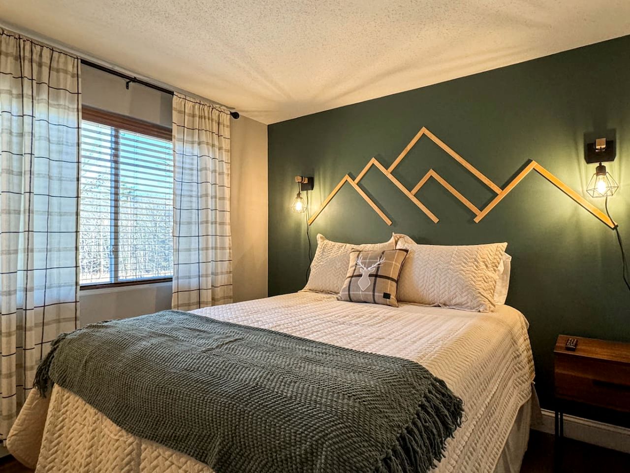 Creekfront Cozy Cottage with Games in North Conway, New Hampshire