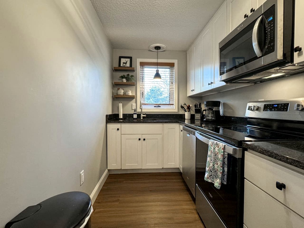 Creekfront Cozy Cottage with Games in North Conway, New Hampshire