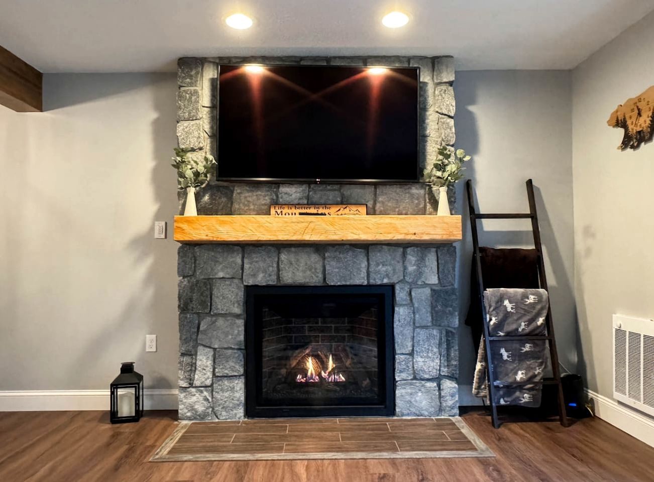 Creekfront Cozy Cottage with Games in North Conway, New Hampshire