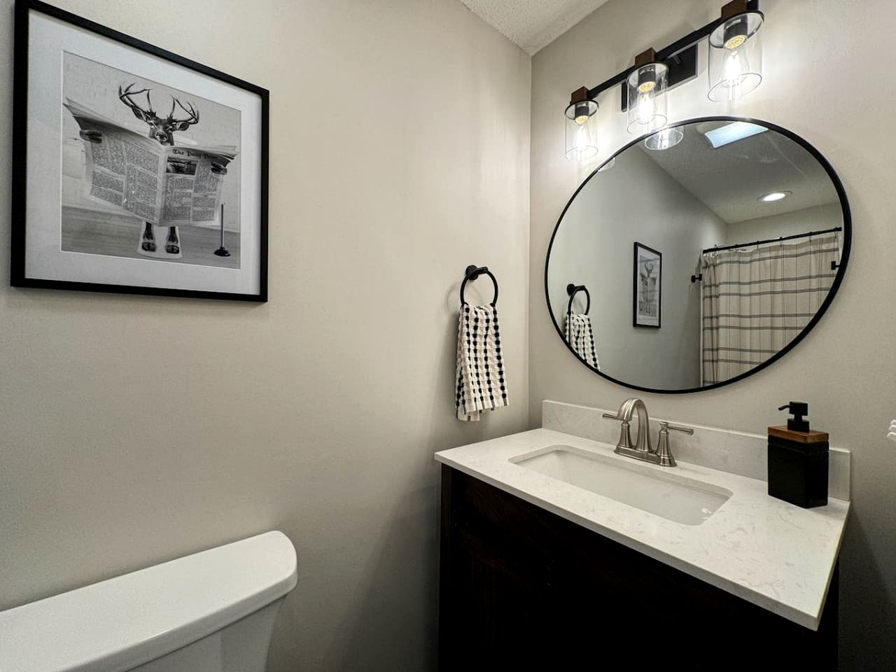 Creekfront Cozy Cottage with Games in North Conway, New Hampshire