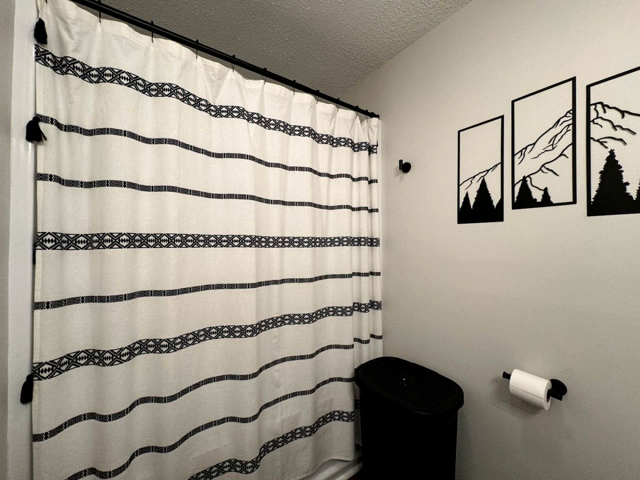 Creekfront Cozy Cottage with Games in North Conway, New Hampshire