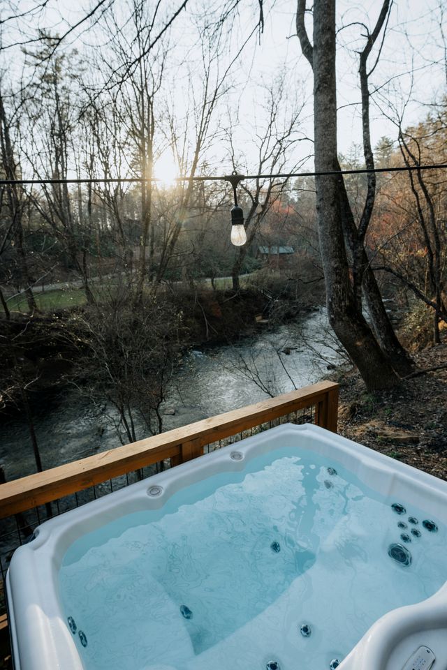 Hygge Hollow Cabin on Fightingtown Creek in Blue Ridge, GA