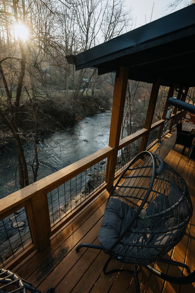 Hygge Hollow Cabin on Fightingtown Creek in Blue Ridge, GA
