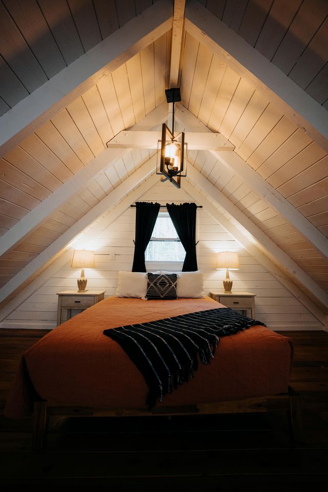 Hygge Hollow Cabin on Fightingtown Creek in Blue Ridge, GA
