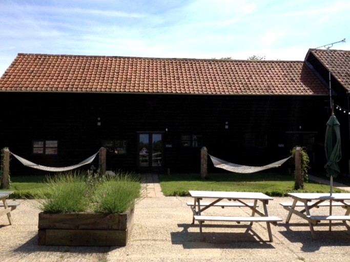 Barns (Burnham-on-Crouch, England, United Kingdom)