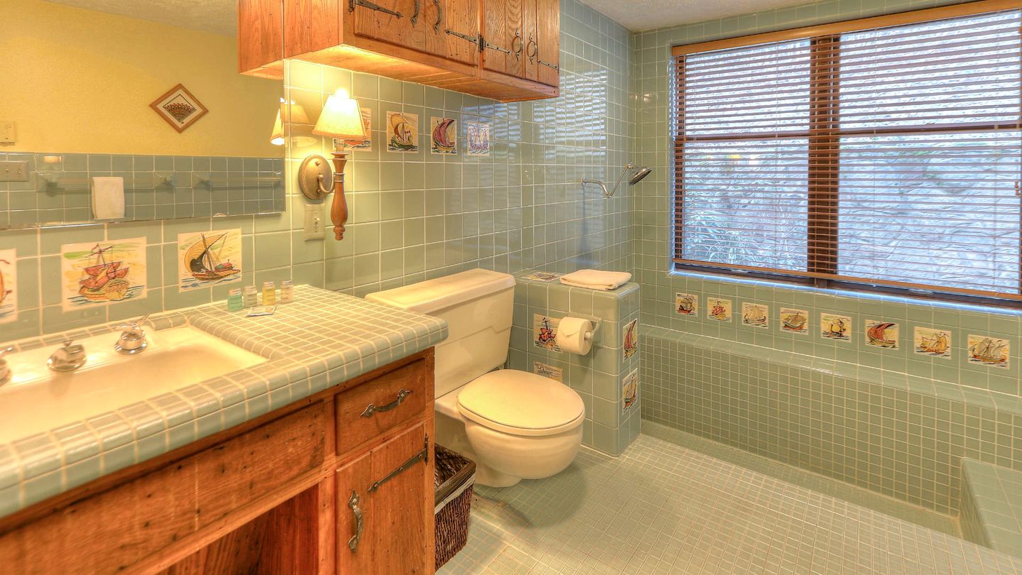 Exclusive Retreat: Unique Cabin Getaway Along Norton Creek in Gatlinburg, TN