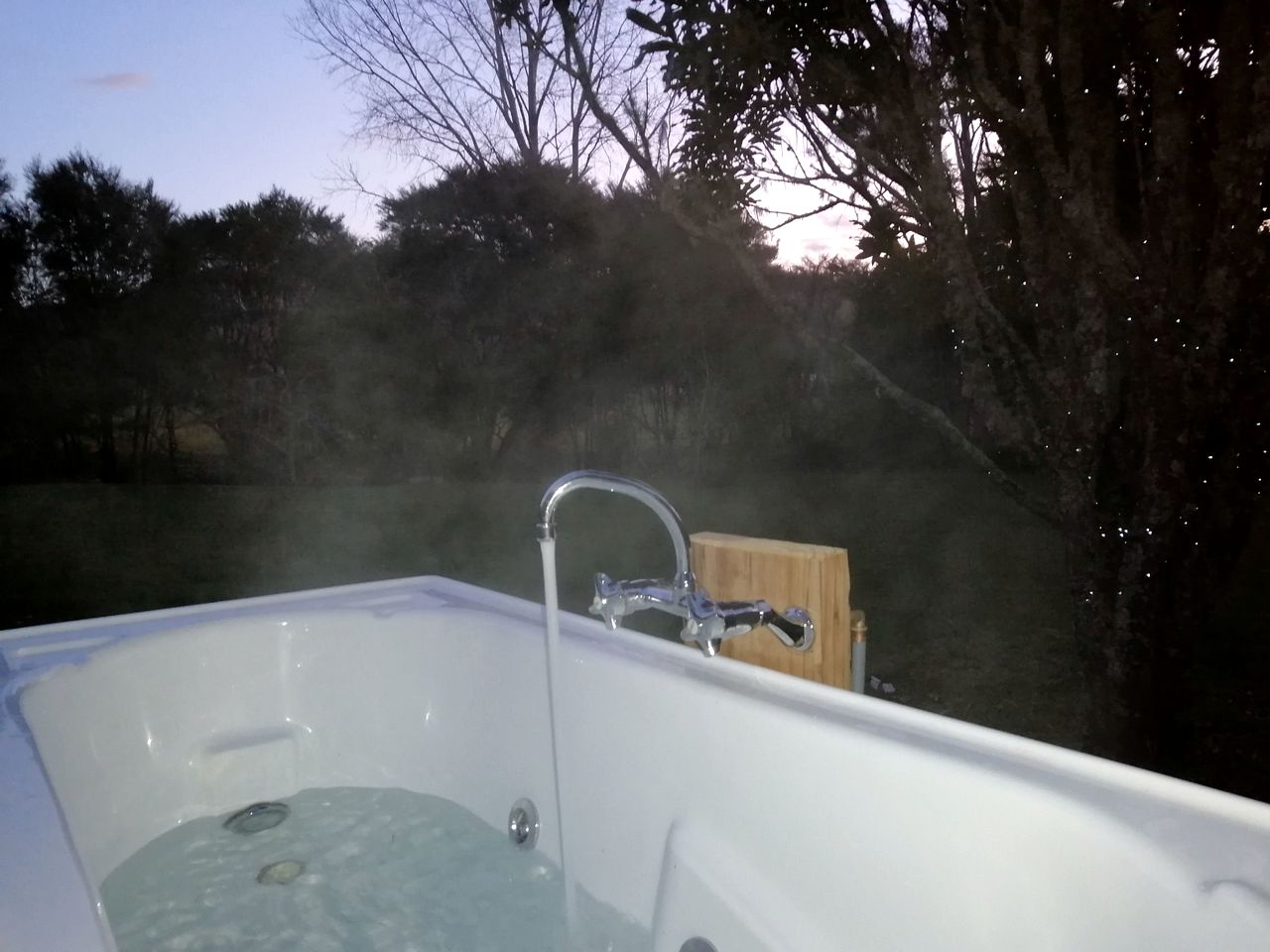 Secluded Tiny House with Outdoor Bathtub in Auckland, New Zealand