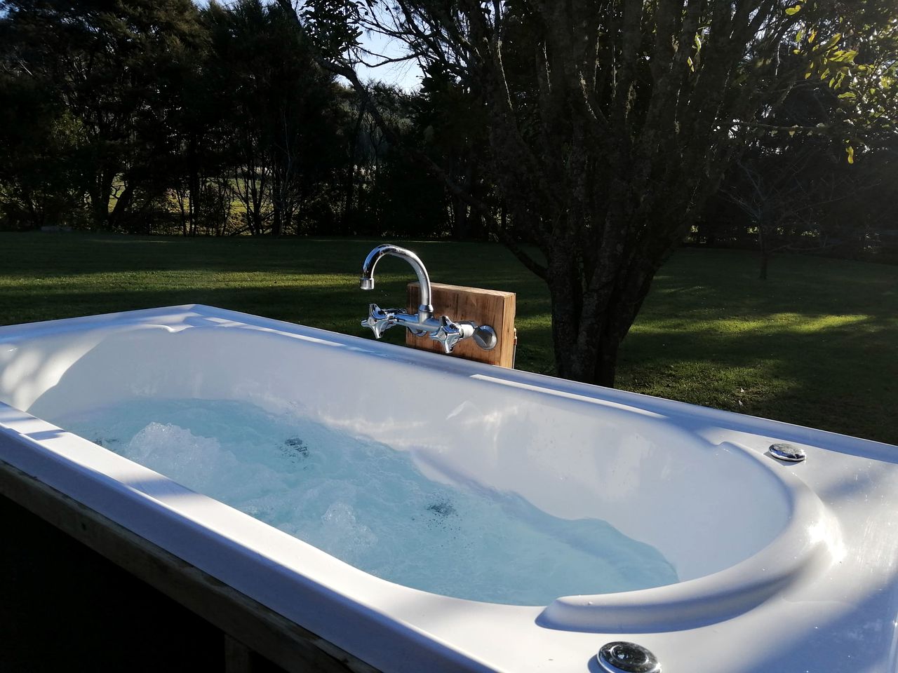 Secluded Tiny House with Outdoor Bathtub in Auckland, New Zealand