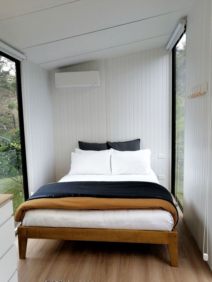 Secluded Tiny House with Outdoor Bathtub in Auckland, New Zealand