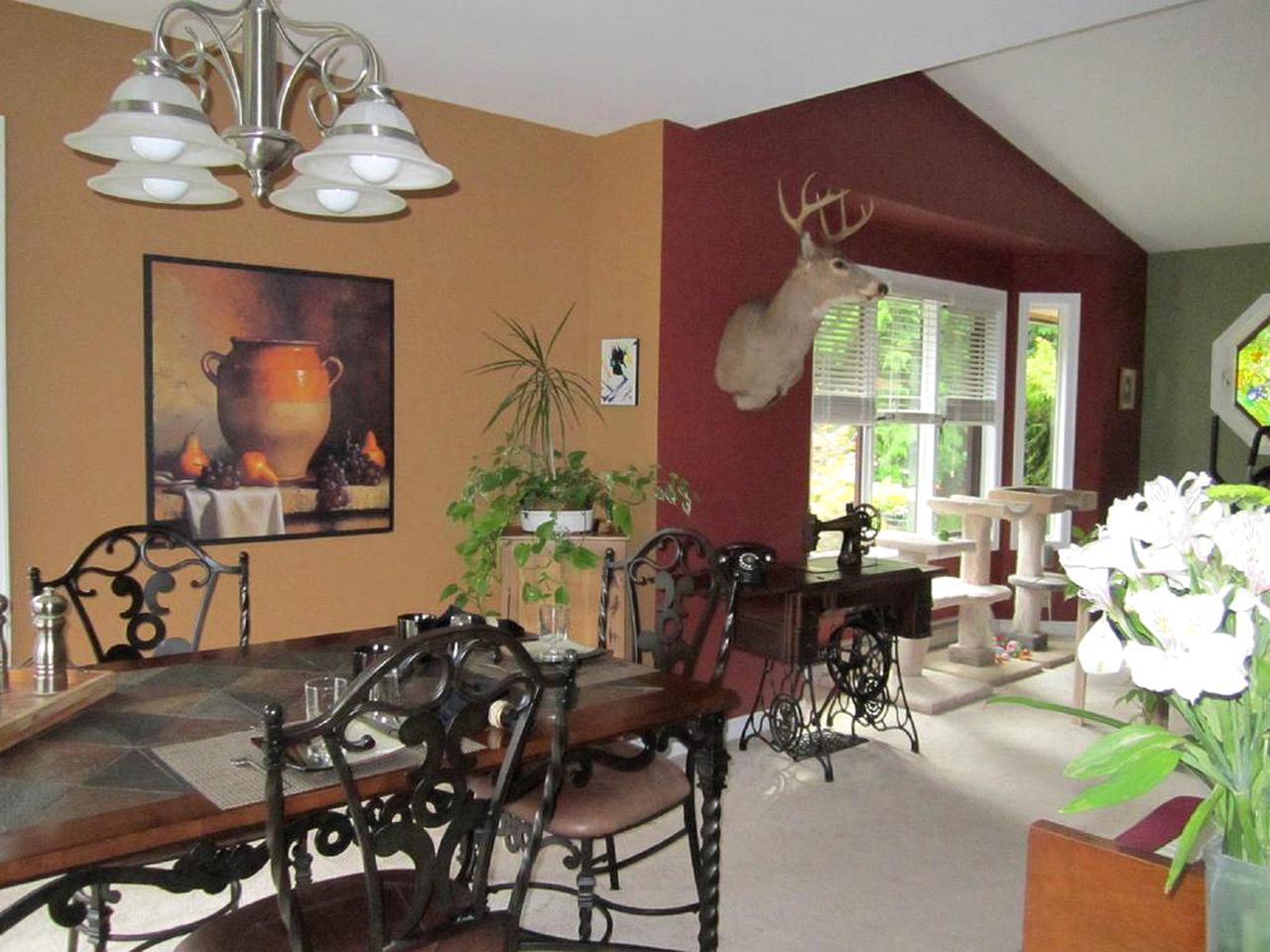 Room Rental with Lake and Mountain Views for Romantic Getaway near Nelson, British Columbia