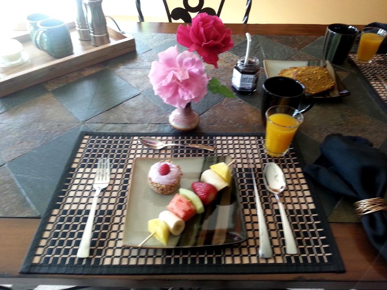 Room Rental with Lake and Mountain Views for Romantic Getaway near Nelson, British Columbia