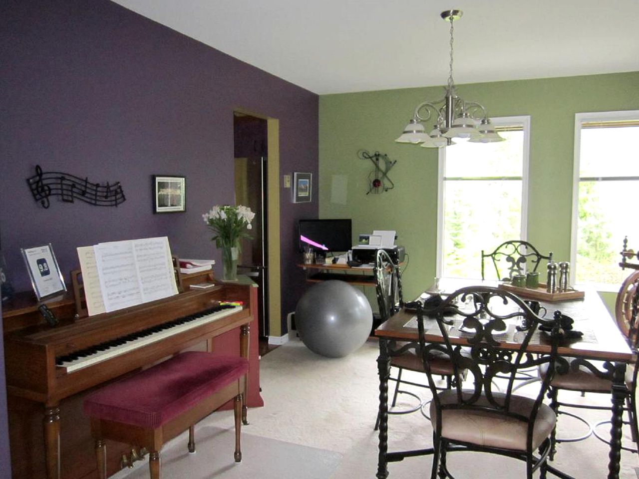 Room Rental with Lake and Mountain Views for Romantic Getaway near Nelson, British Columbia