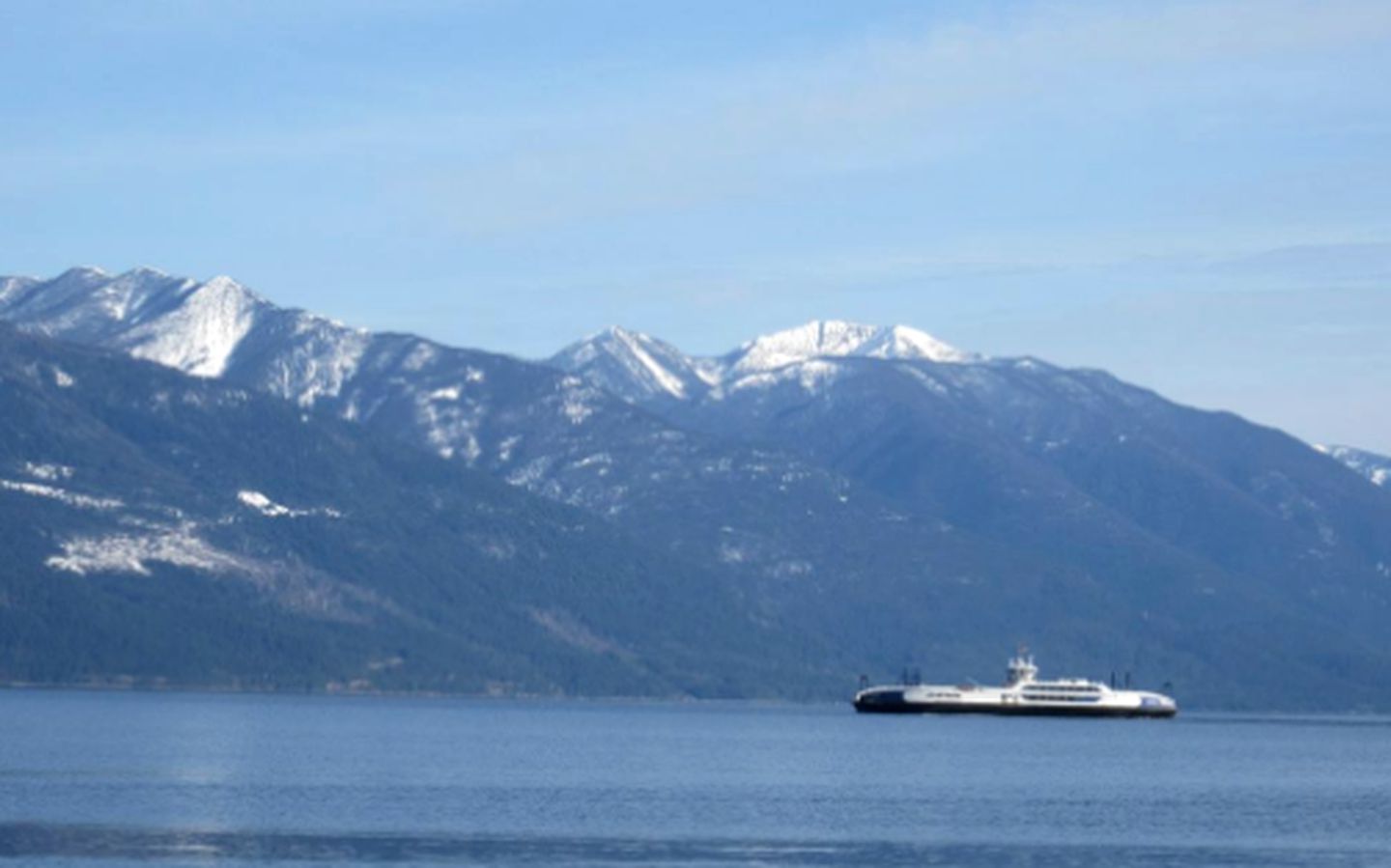 Room Rental with Lake and Mountain Views for Romantic Getaway near Nelson, British Columbia