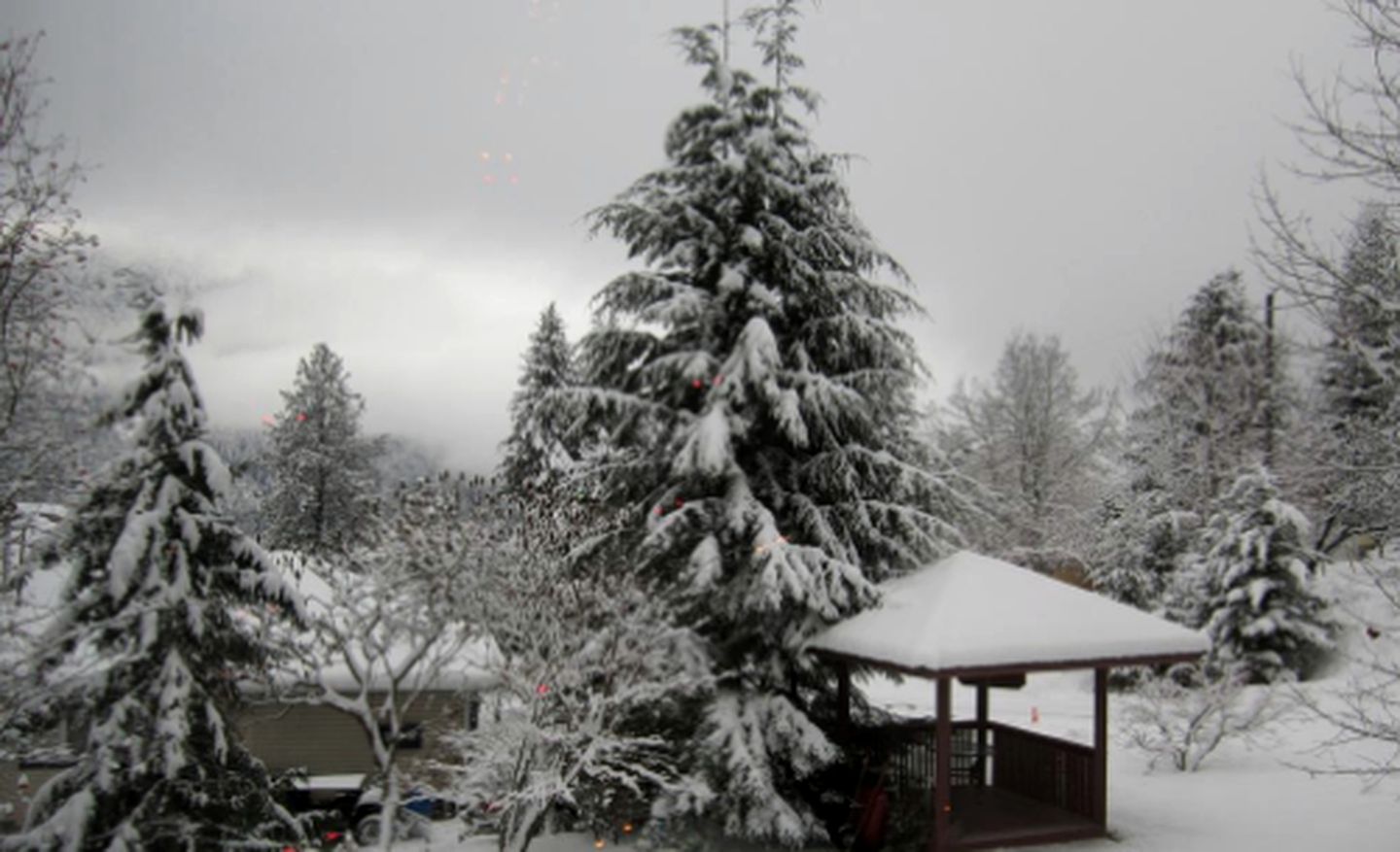 Room Rental with Lake and Mountain Views for Romantic Getaway near Nelson, British Columbia