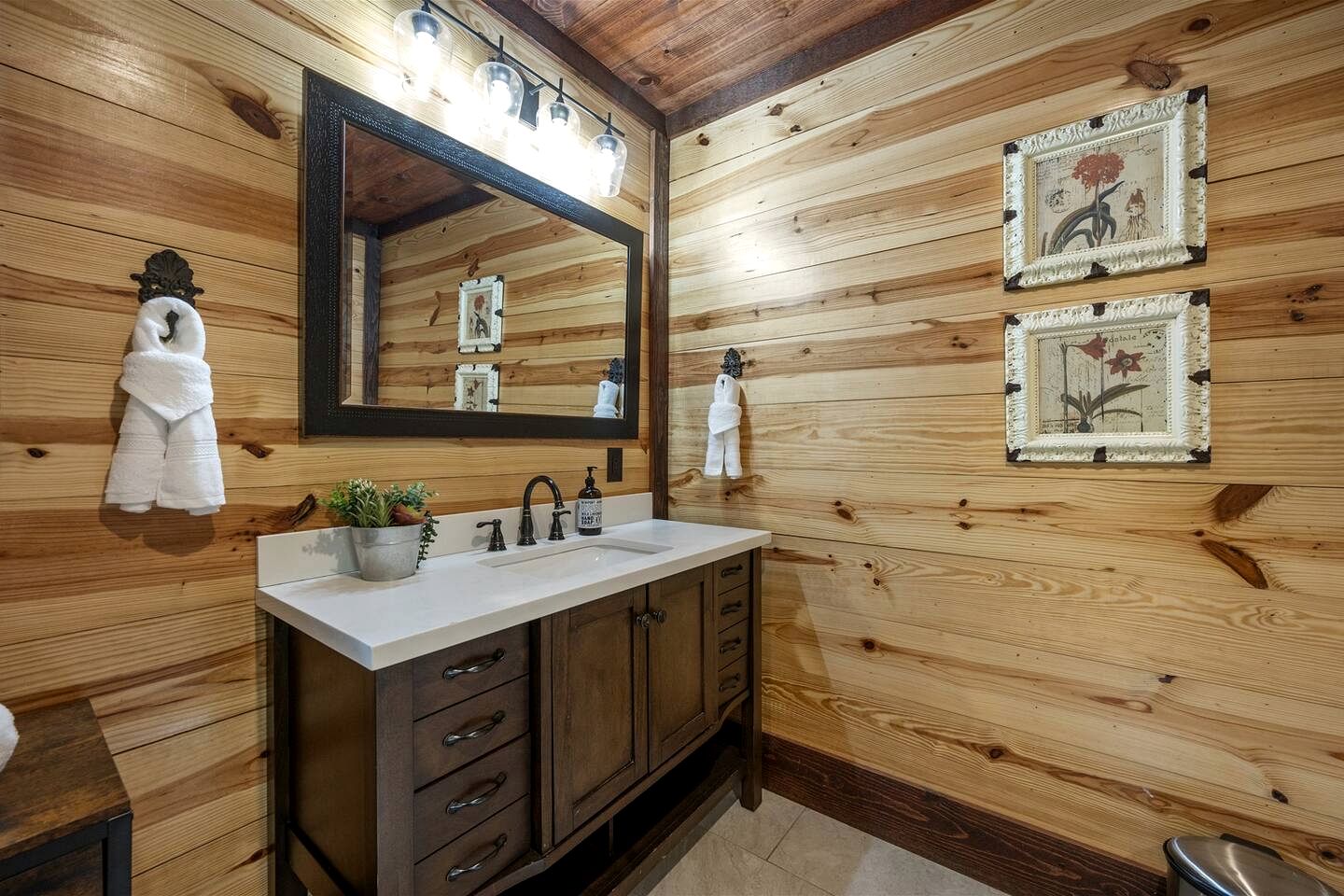 Creekside Cabin Perfect for Family Getaways in Broken Bow, Oklahoma