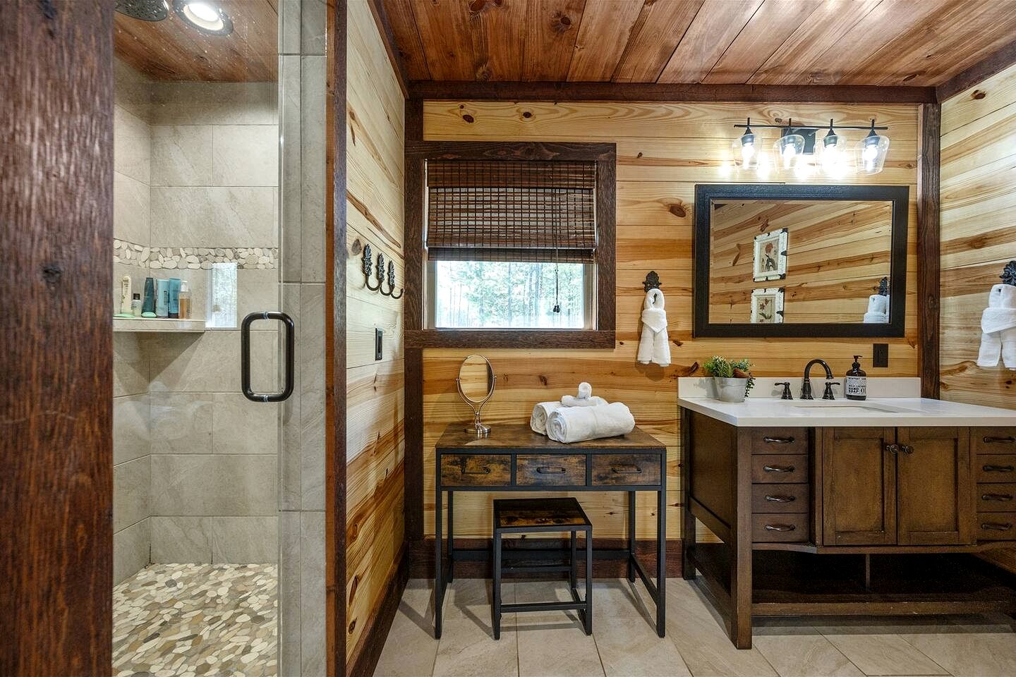 Creekside Cabin Perfect for Family Getaways in Broken Bow, Oklahoma