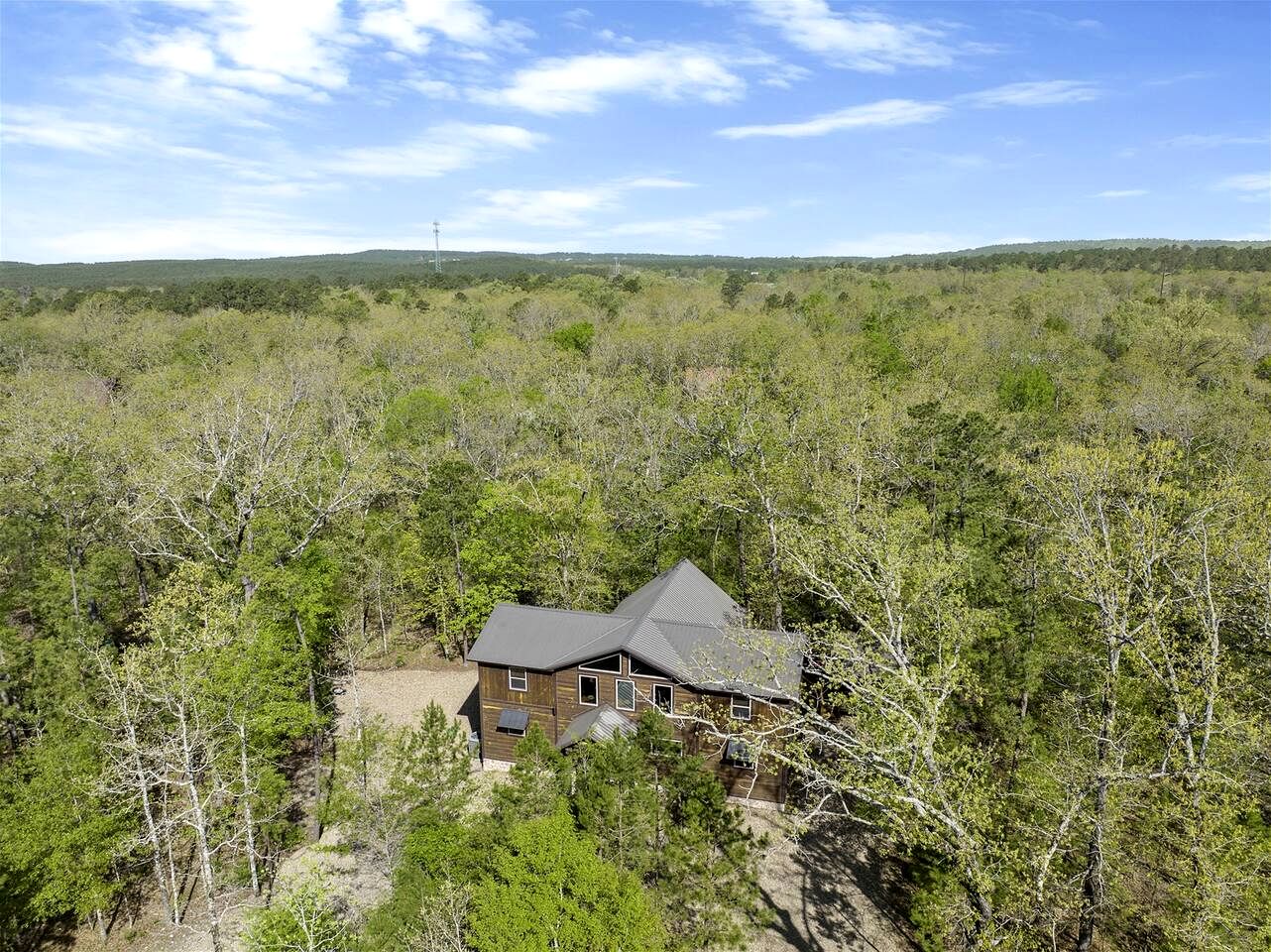 Creekside Cabin Perfect for Family Getaways in Broken Bow, Oklahoma