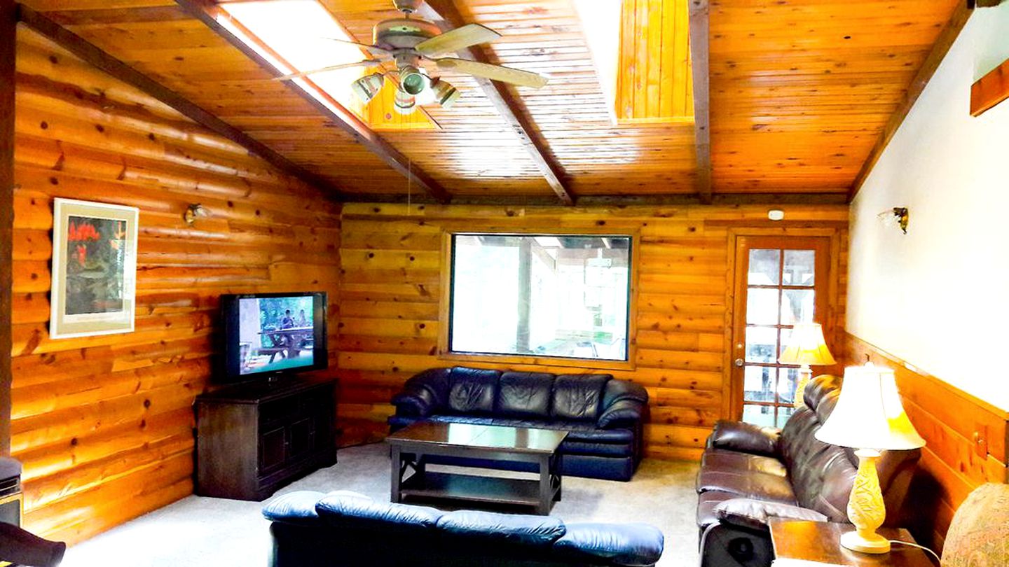 Lassen Creek Cottage, Cabins 50845, Shingletown, United States of