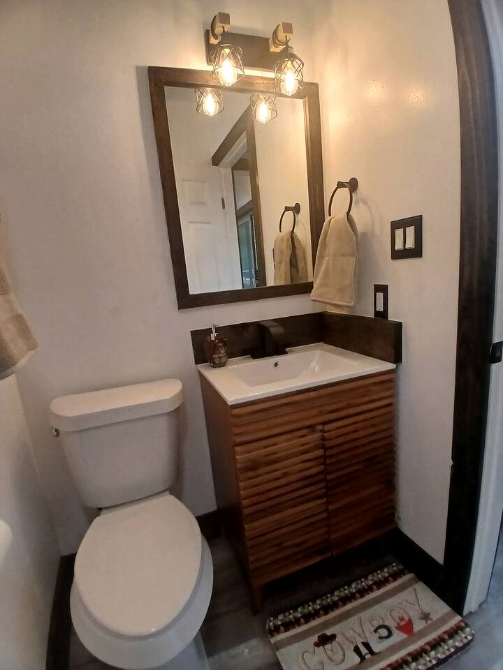 Secluded Container with BBQ for a Waterfront Retreat, Perfect for Fishing and Roasting S'Mores in Grimes County, Texas