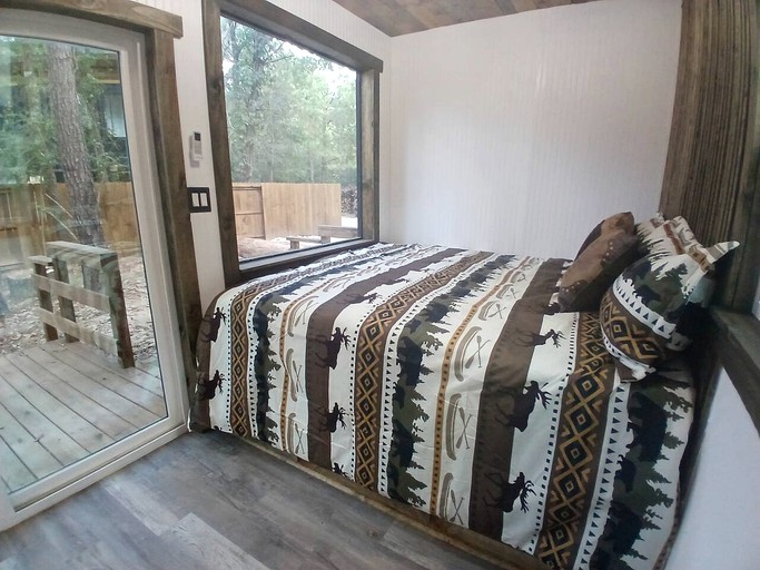 Containers (United States of America, Grimes County, Texas)