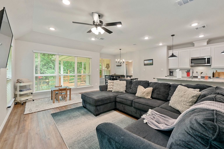 Scenic Creekside Retreat with Modern Comforts Near Texas A&M University in College Station, Texas