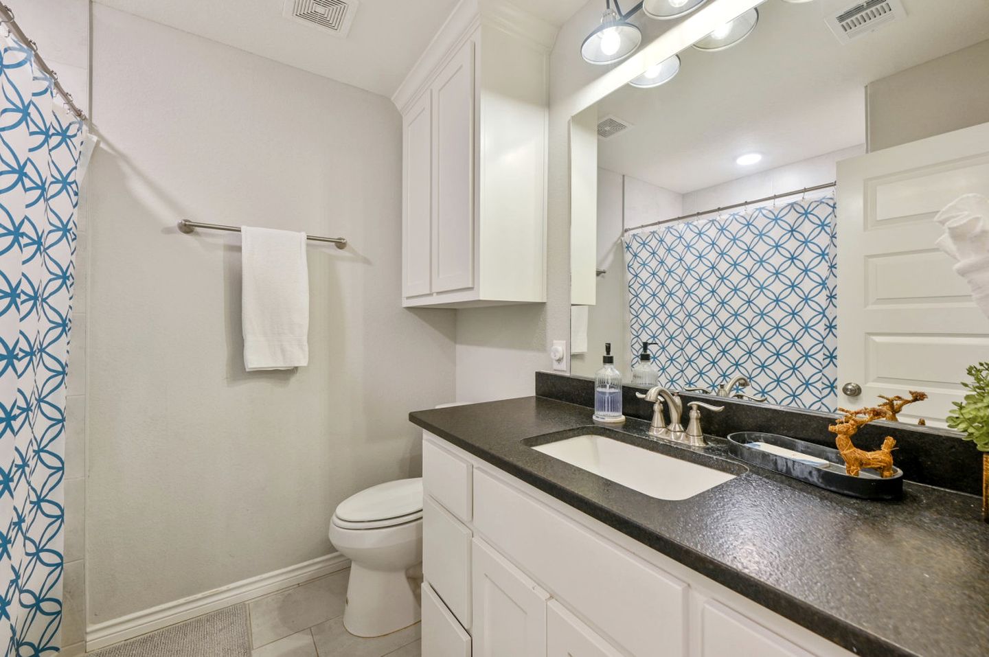 Scenic Creekside Retreat with Modern Comforts Near Texas A&M University in College Station, Texas