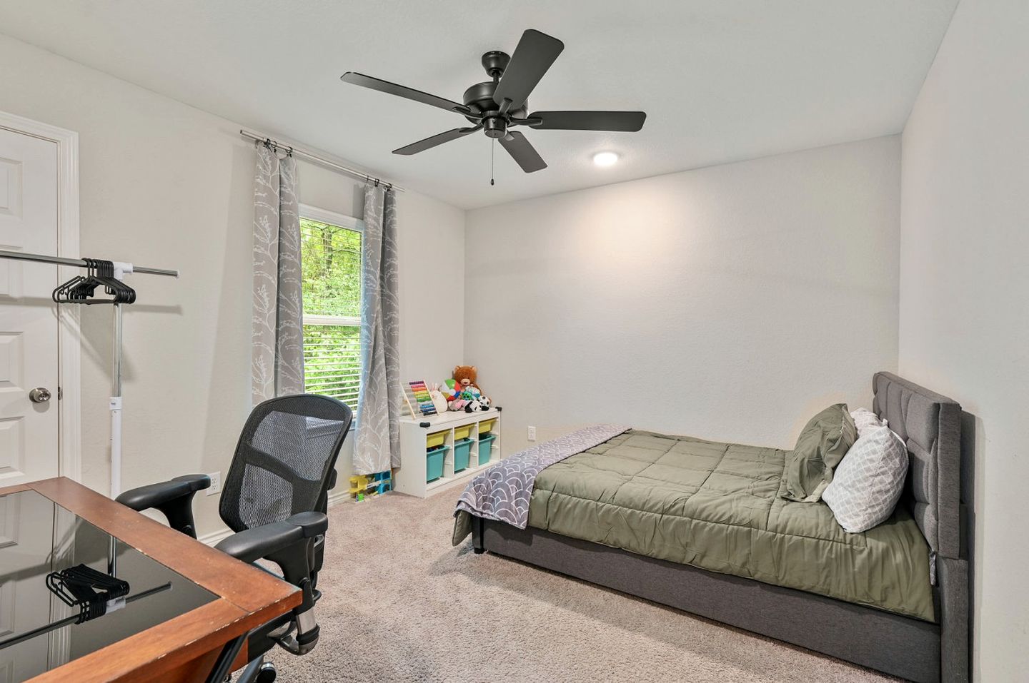 Scenic Creekside Retreat with Modern Comforts Near Texas A&M University in College Station, Texas