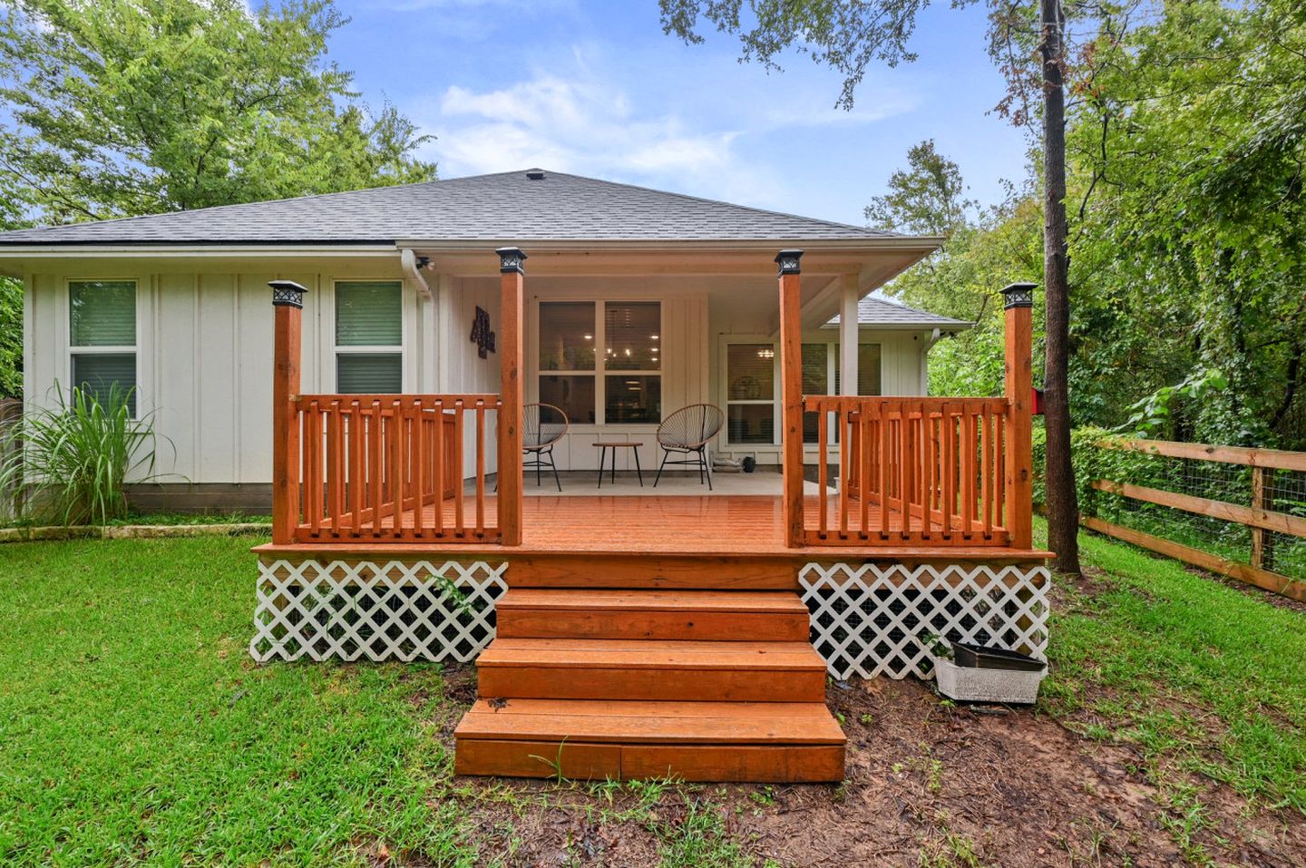 Scenic Creekside Retreat with Modern Comforts Near Texas A&M University in College Station, Texas