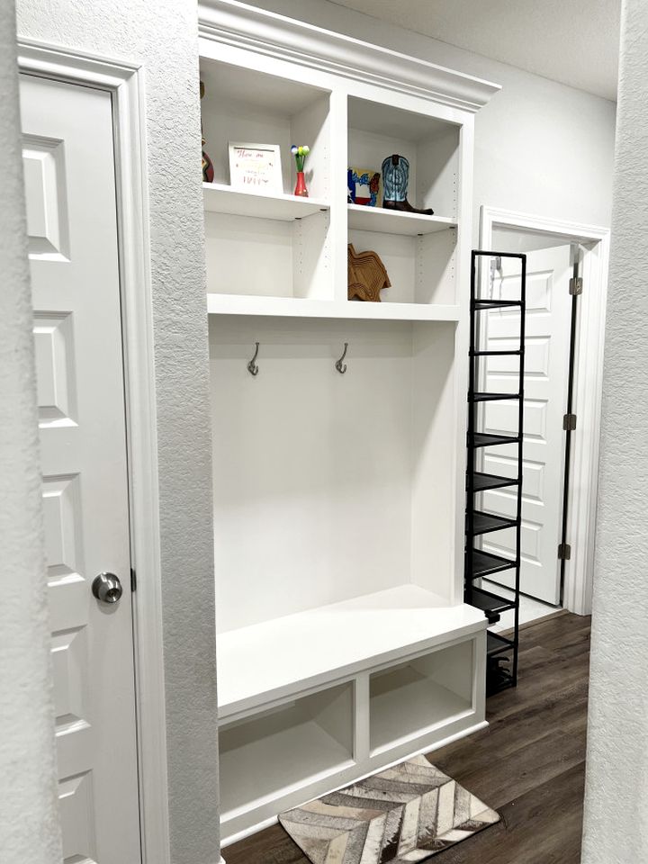 Scenic Creekside Retreat with Modern Comforts Near Texas A&M University in College Station, Texas