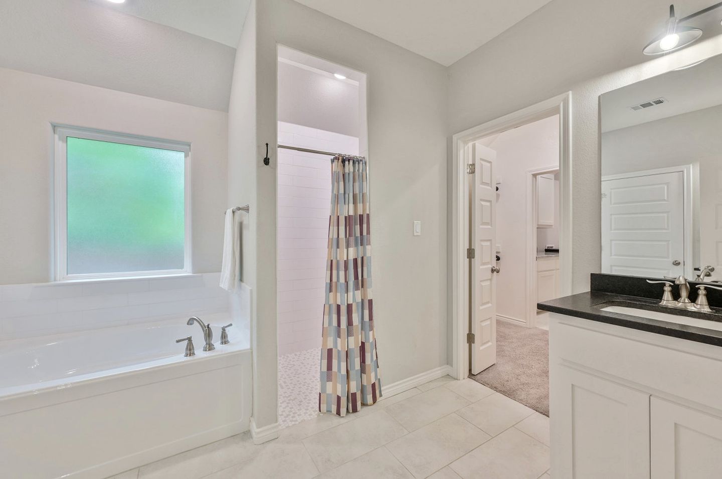 Scenic Creekside Retreat with Modern Comforts Near Texas A&M University in College Station, Texas