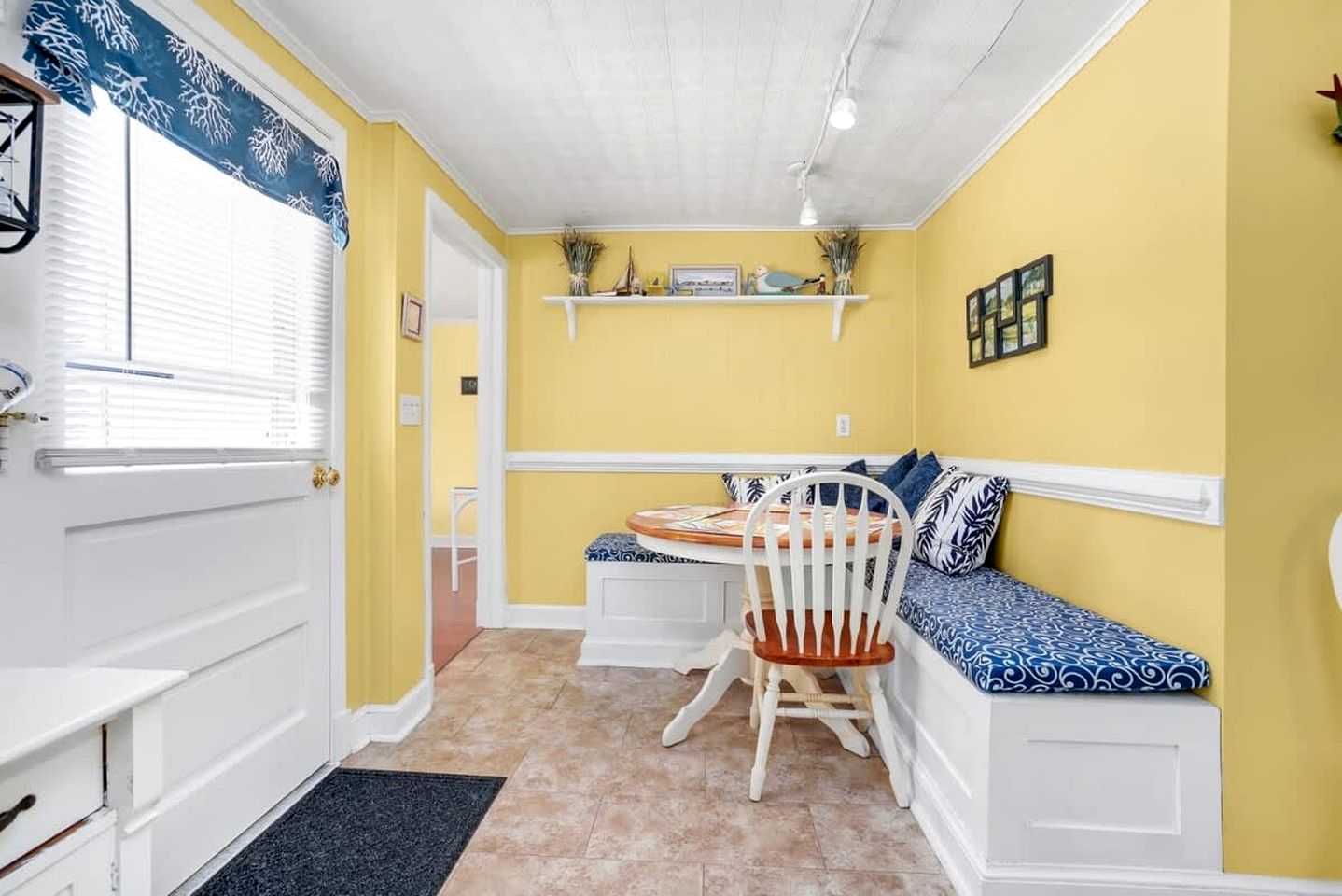 Creekside Cottage with Sunroom and Fire Pit - with Plenty of Outdoor Space Near Assateague Island in Chincoteague, VA