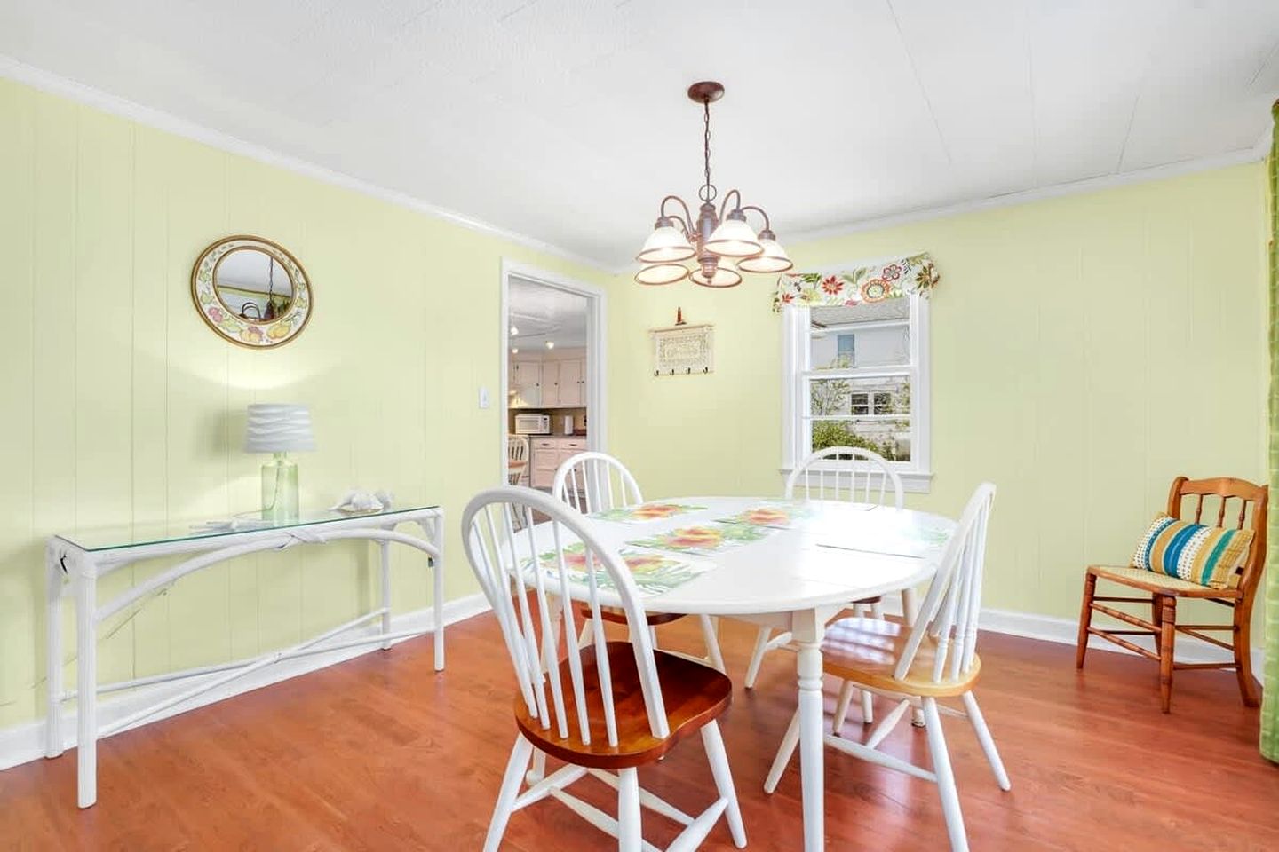 Creekside Cottage with Sunroom and Fire Pit - with Plenty of Outdoor Space Near Assateague Island in Chincoteague, VA