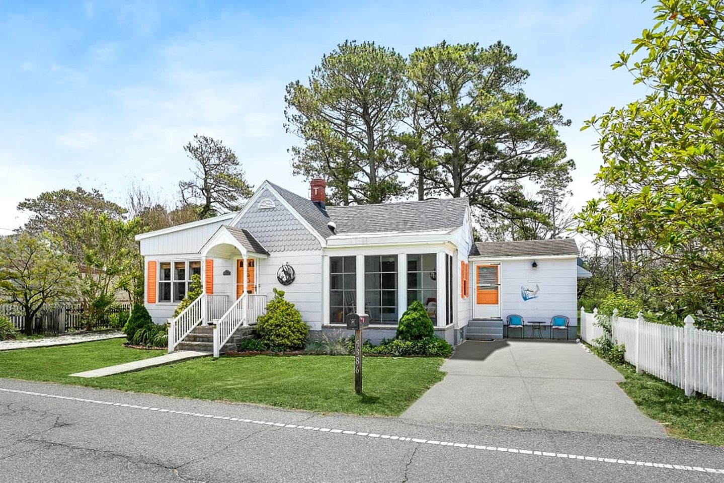 Creekside Cottage with Sunroom and Fire Pit - with Plenty of Outdoor Space Near Assateague Island in Chincoteague, VA