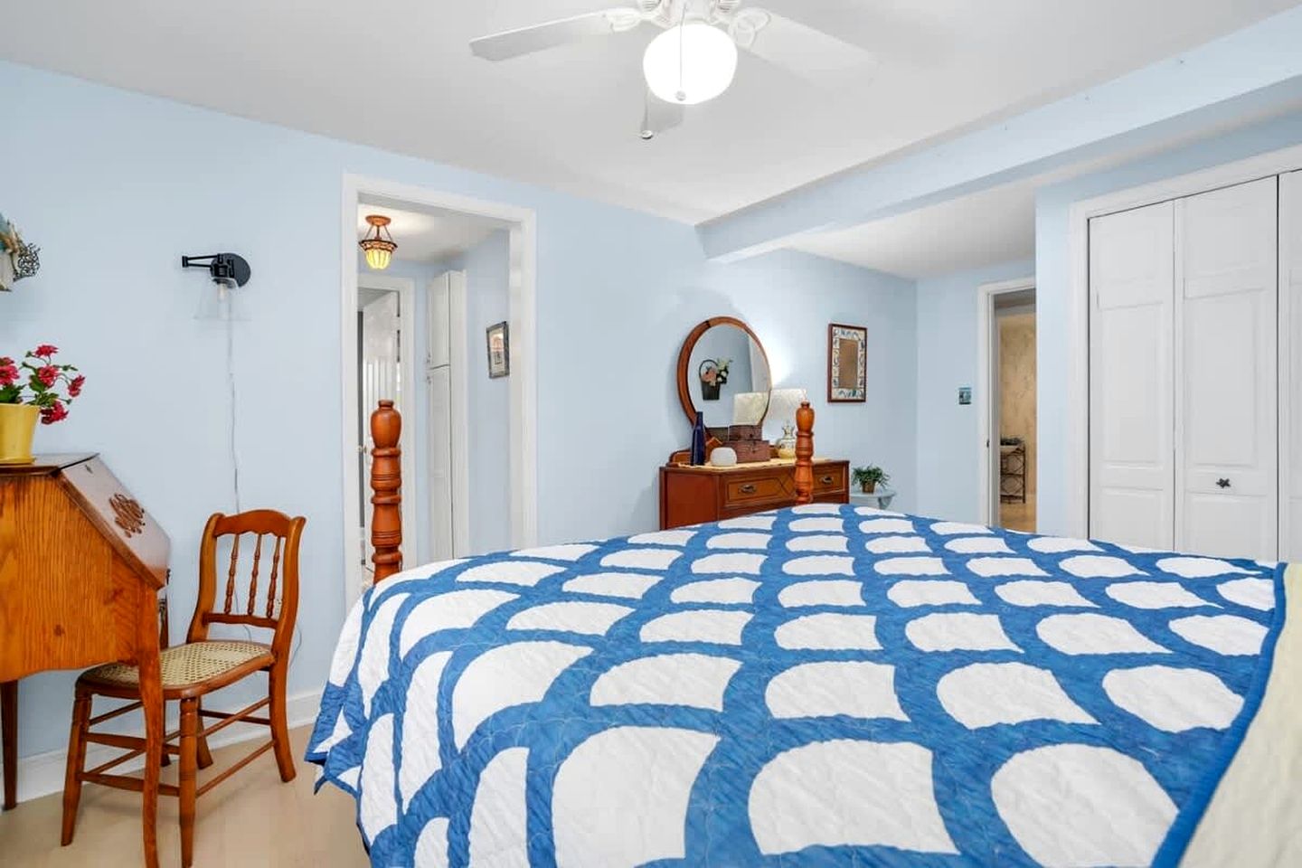 Creekside Cottage with Sunroom and Fire Pit - with Plenty of Outdoor Space Near Assateague Island in Chincoteague, VA