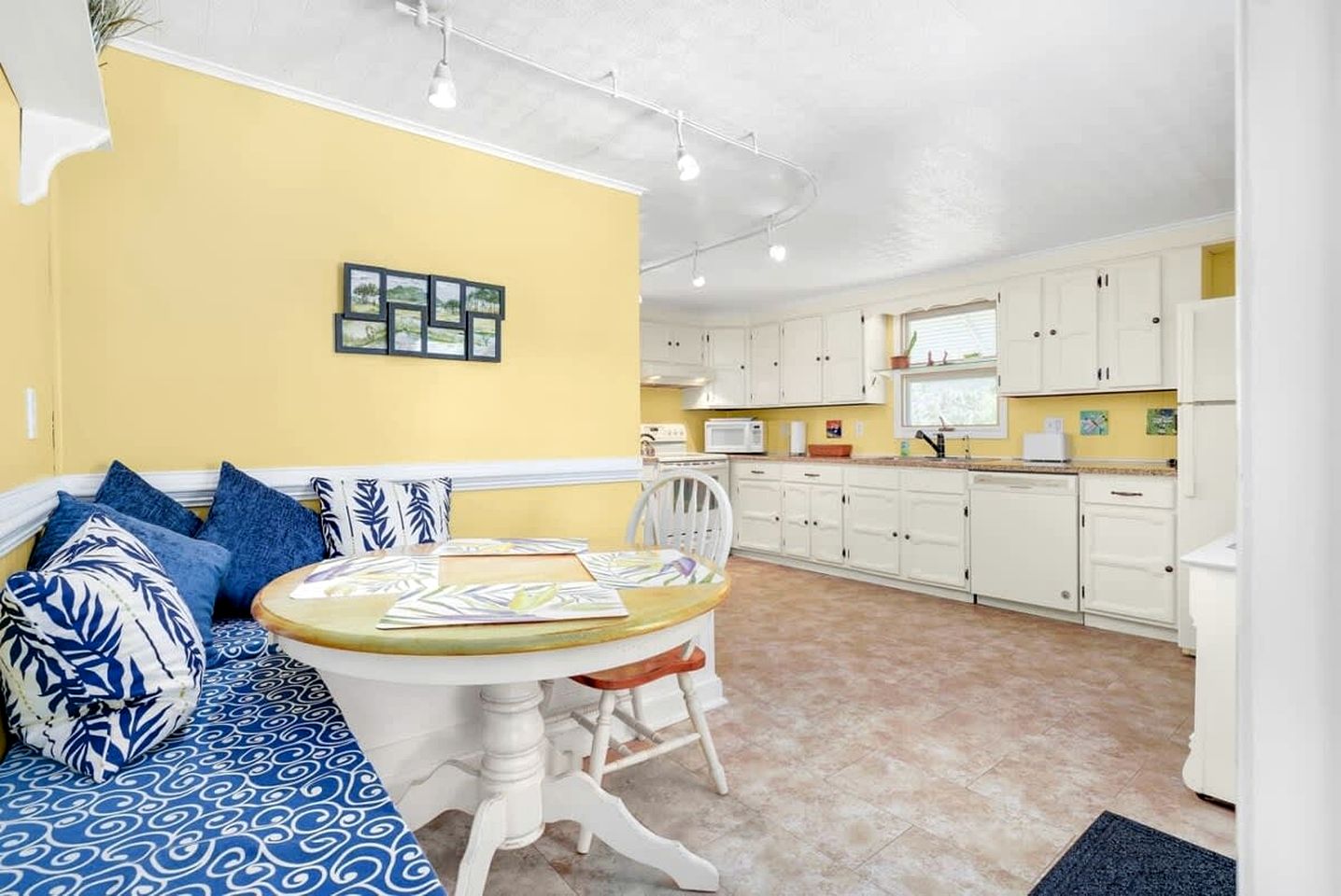 Creekside Cottage with Sunroom and Fire Pit - with Plenty of Outdoor Space Near Assateague Island in Chincoteague, VA