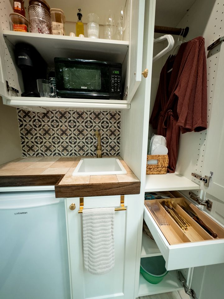 Gorgeous Glass Tiny House Nestled in the Forest for a Romantic Retreat near Mars Hill, NC