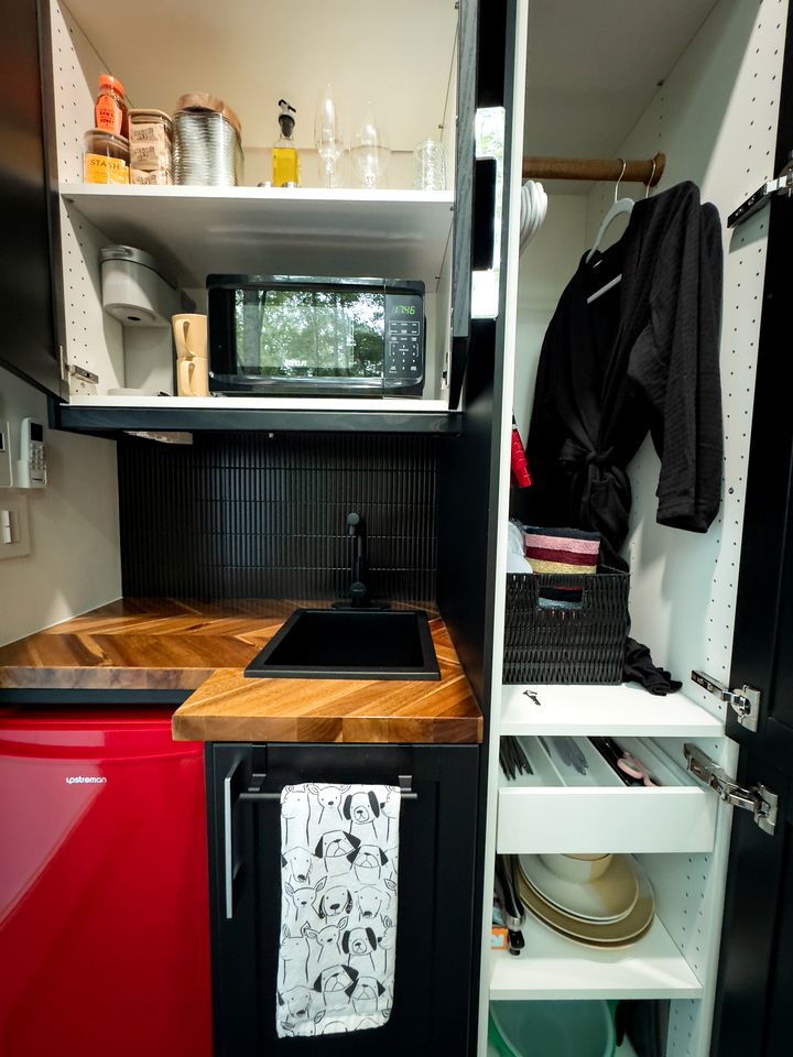 Beautiful Glass Tiny House for Two Surrounded by Nature for an Unforgettable Getaway near Mars Hill, NC