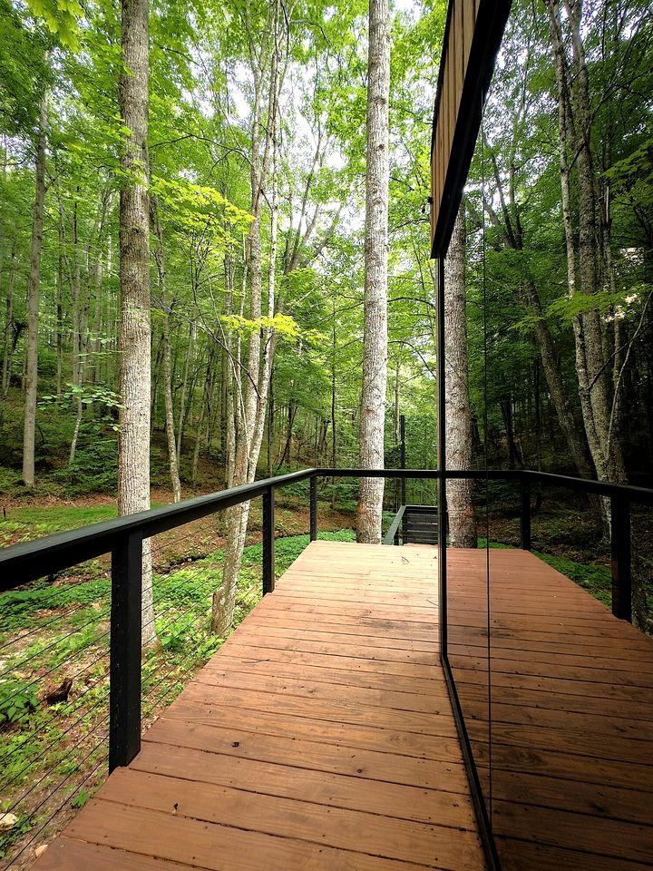 Beautiful Glass Tiny House for Two Surrounded by Nature for an Unforgettable Getaway near Mars Hill, NC