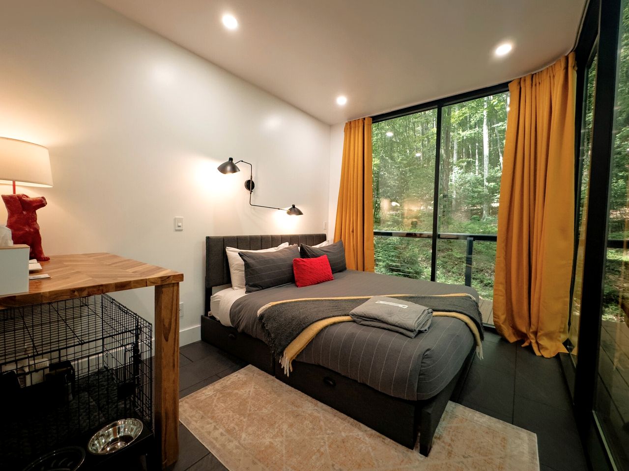 Beautiful Glass Tiny House for Two Surrounded by Nature for an Unforgettable Getaway near Mars Hill, NC