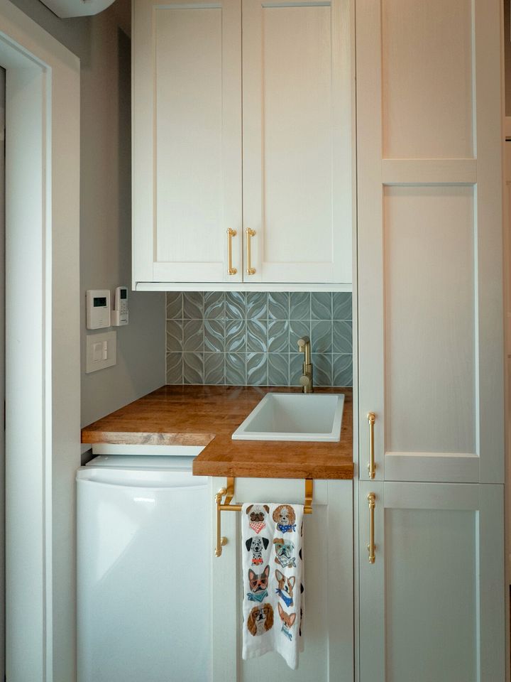 Incredible Glass Tiny House for a Pet-Friendly Romantic Escape in Nature near Mars Hill, NC