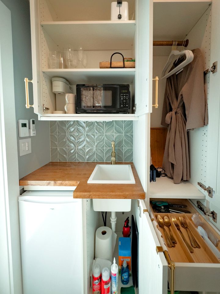 Incredible Glass Tiny House for a Pet-Friendly Romantic Escape in Nature near Mars Hill, NC