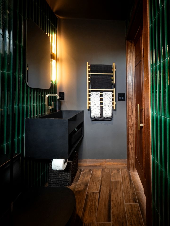 Luxurious Glass Tiny House with Sleek Interior Design for an Amazing Couples Getaway near Mars Hill, NC